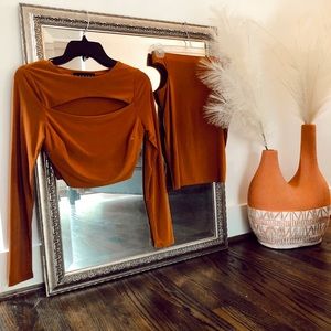 Very trendy long sleeve crop top and skirt set from SABORA! Very flattering!